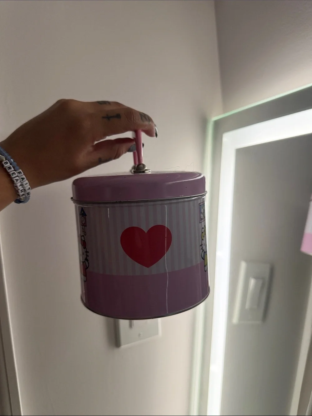 Hello Kitty Pink Metal Carry Tin Lunchbox